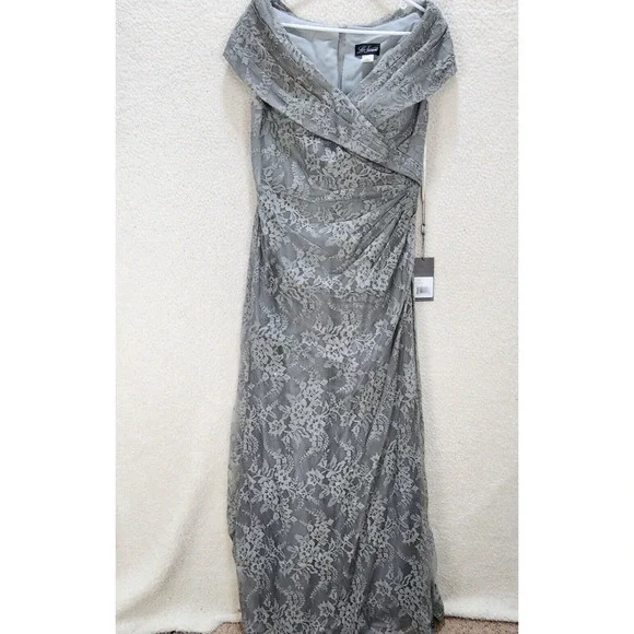 La Femme Portrait Neck Lace Gown Women's 14 Platinum Embellished Rhinestones - Picture 1 of 15